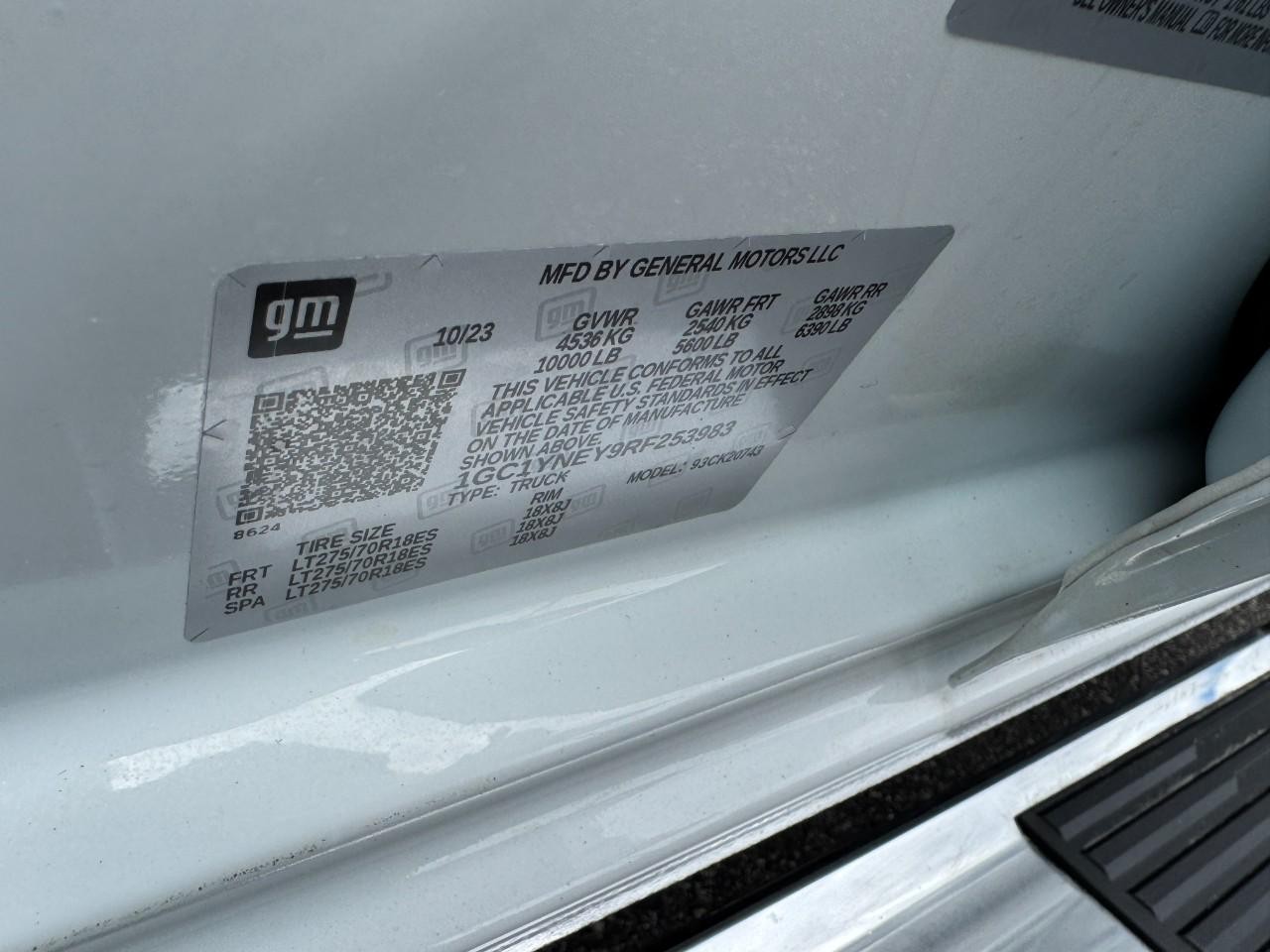 Chevrolet Silverado 2500HD Vehicle Full-screen Gallery Image 25