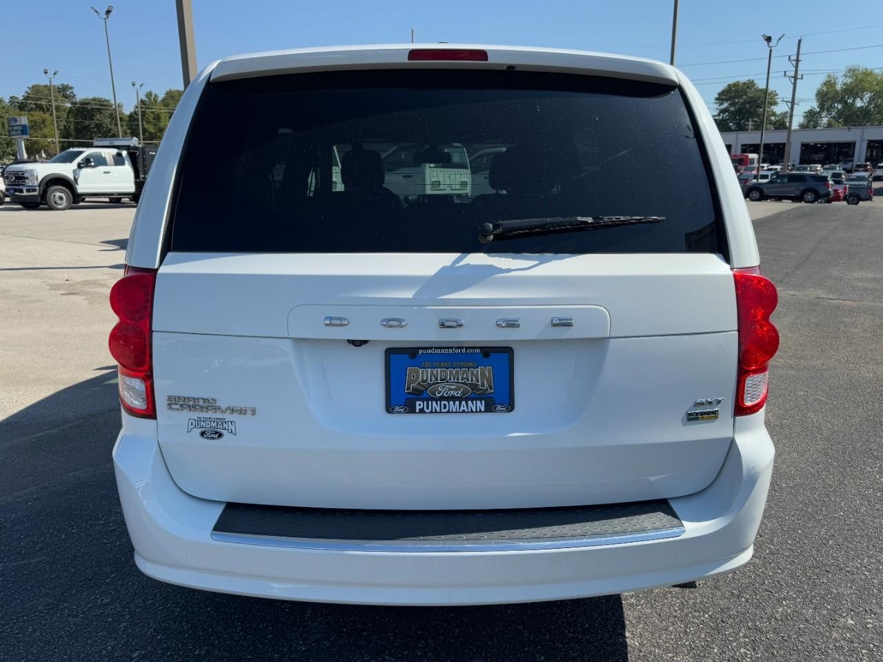 Dodge Grand Caravan Vehicle Full-screen Gallery Image 04