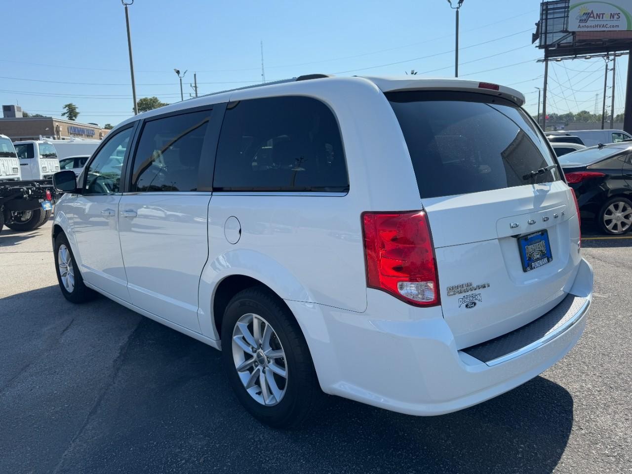 Dodge Grand Caravan Vehicle Full-screen Gallery Image 05