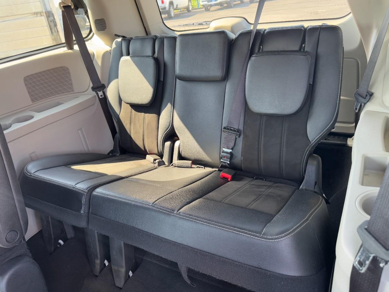 Dodge Grand Caravan Vehicle Full-screen Gallery Image 10