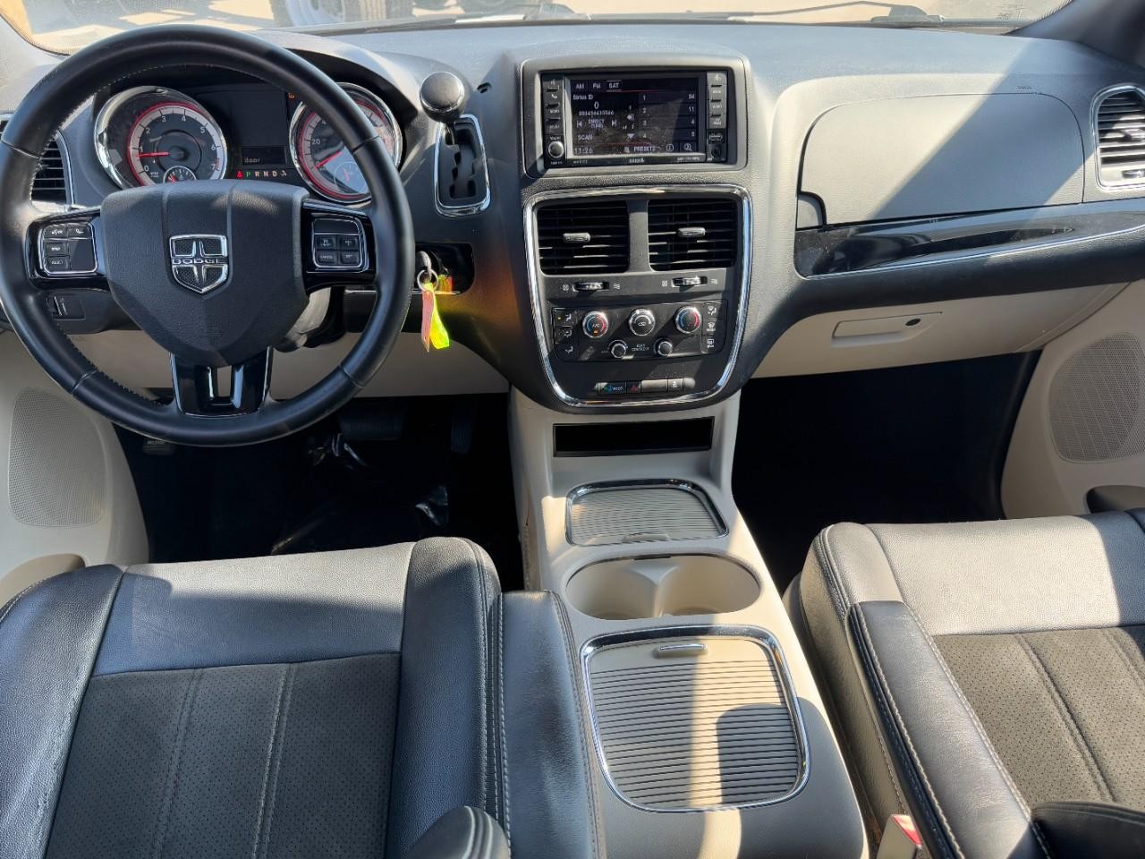 Dodge Grand Caravan Vehicle Full-screen Gallery Image 12