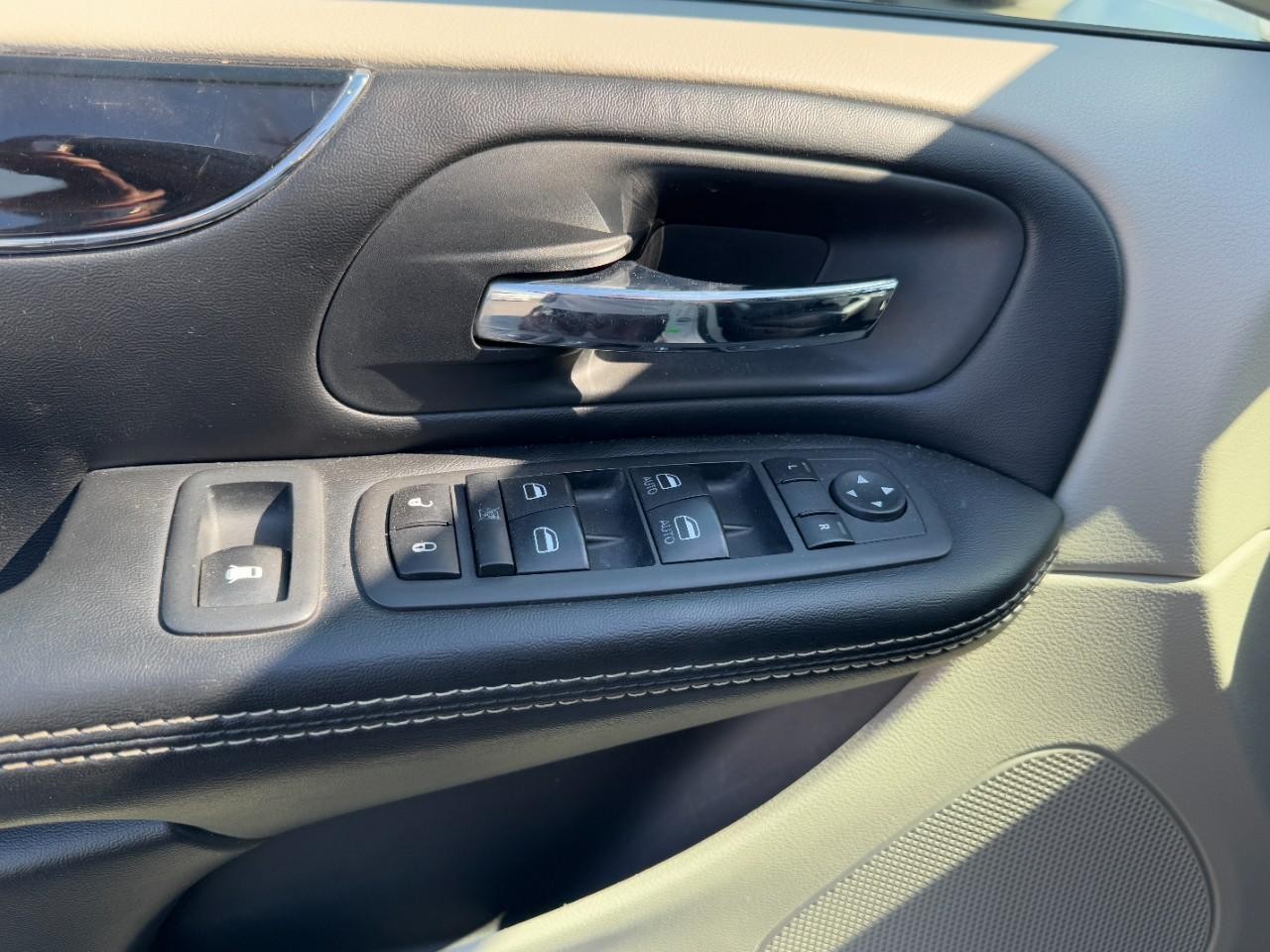 Dodge Grand Caravan Vehicle Full-screen Gallery Image 16