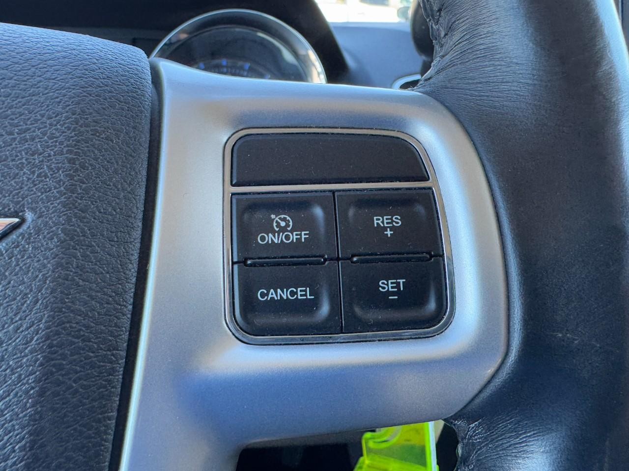 Chrysler Town & Country Vehicle Full-screen Gallery Image 18