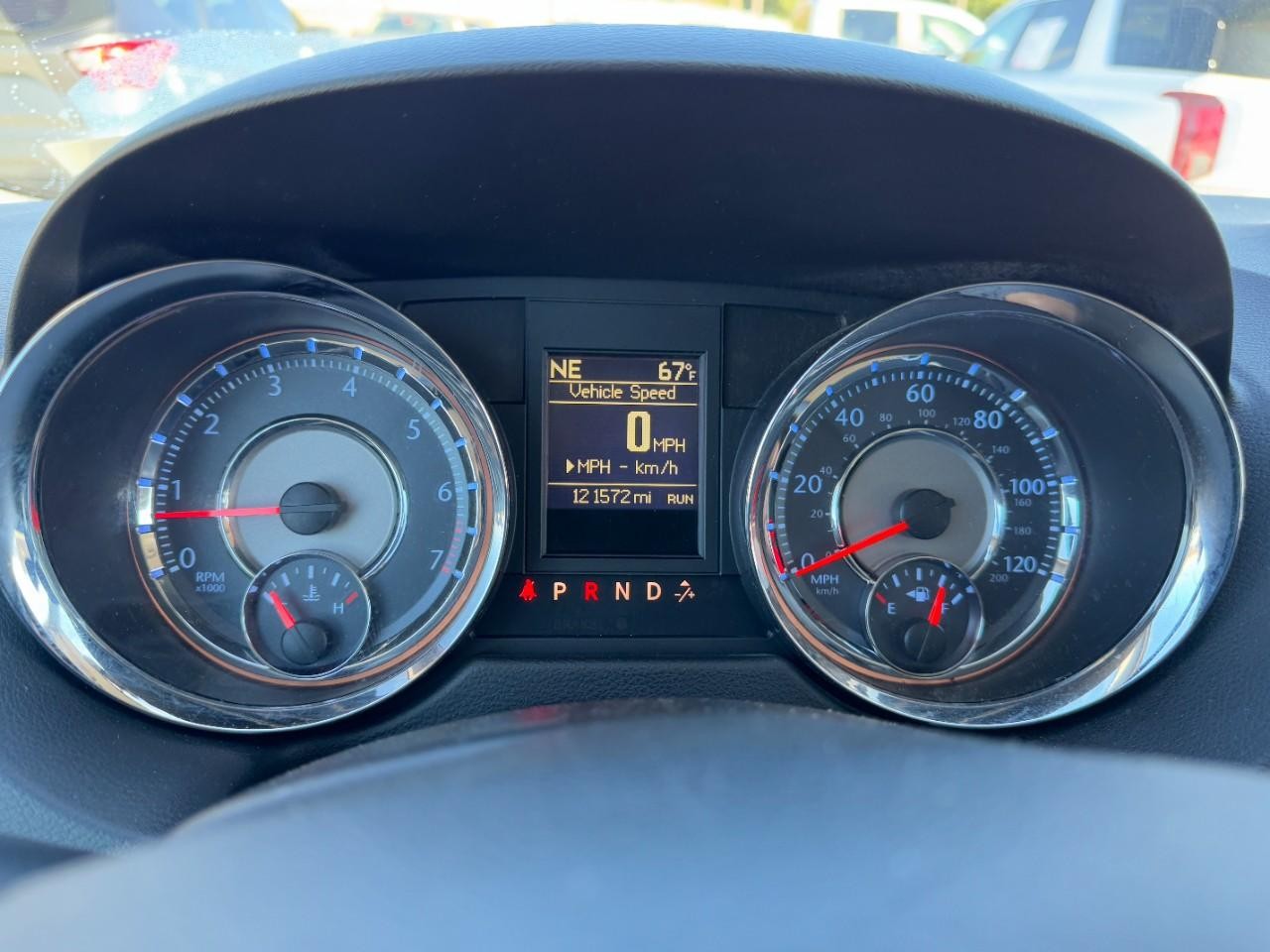 Chrysler Town & Country Vehicle Full-screen Gallery Image 22