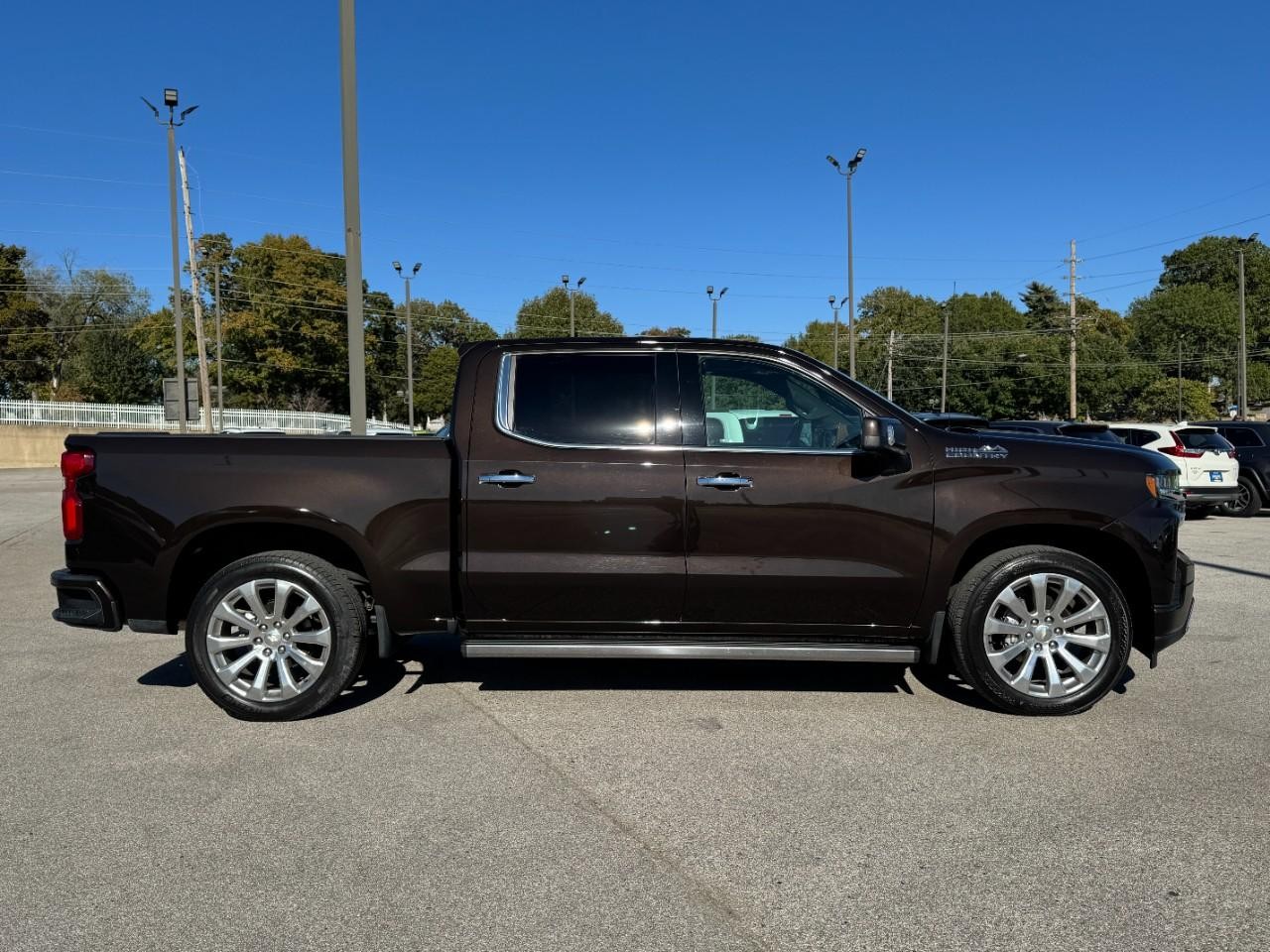 Chevrolet Silverado 1500 Vehicle Full-screen Gallery Image 02