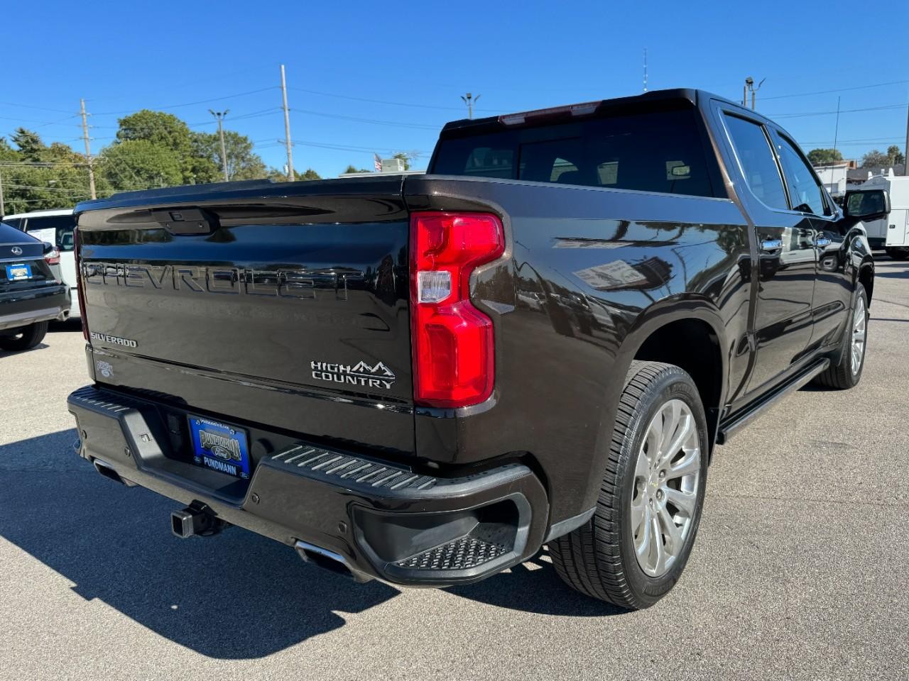 Chevrolet Silverado 1500 Vehicle Full-screen Gallery Image 03