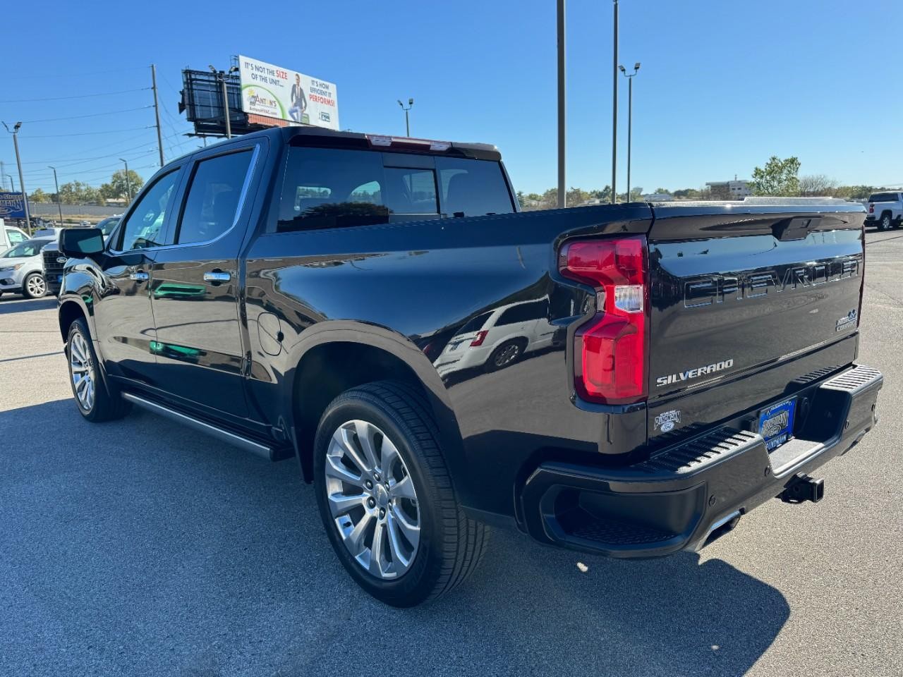 Chevrolet Silverado 1500 Vehicle Full-screen Gallery Image 05