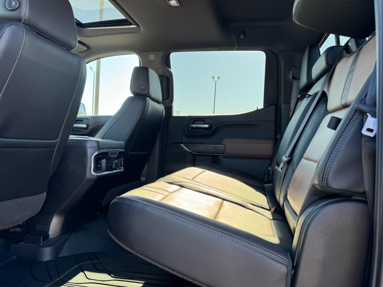 Chevrolet Silverado 1500 Vehicle Full-screen Gallery Image 10