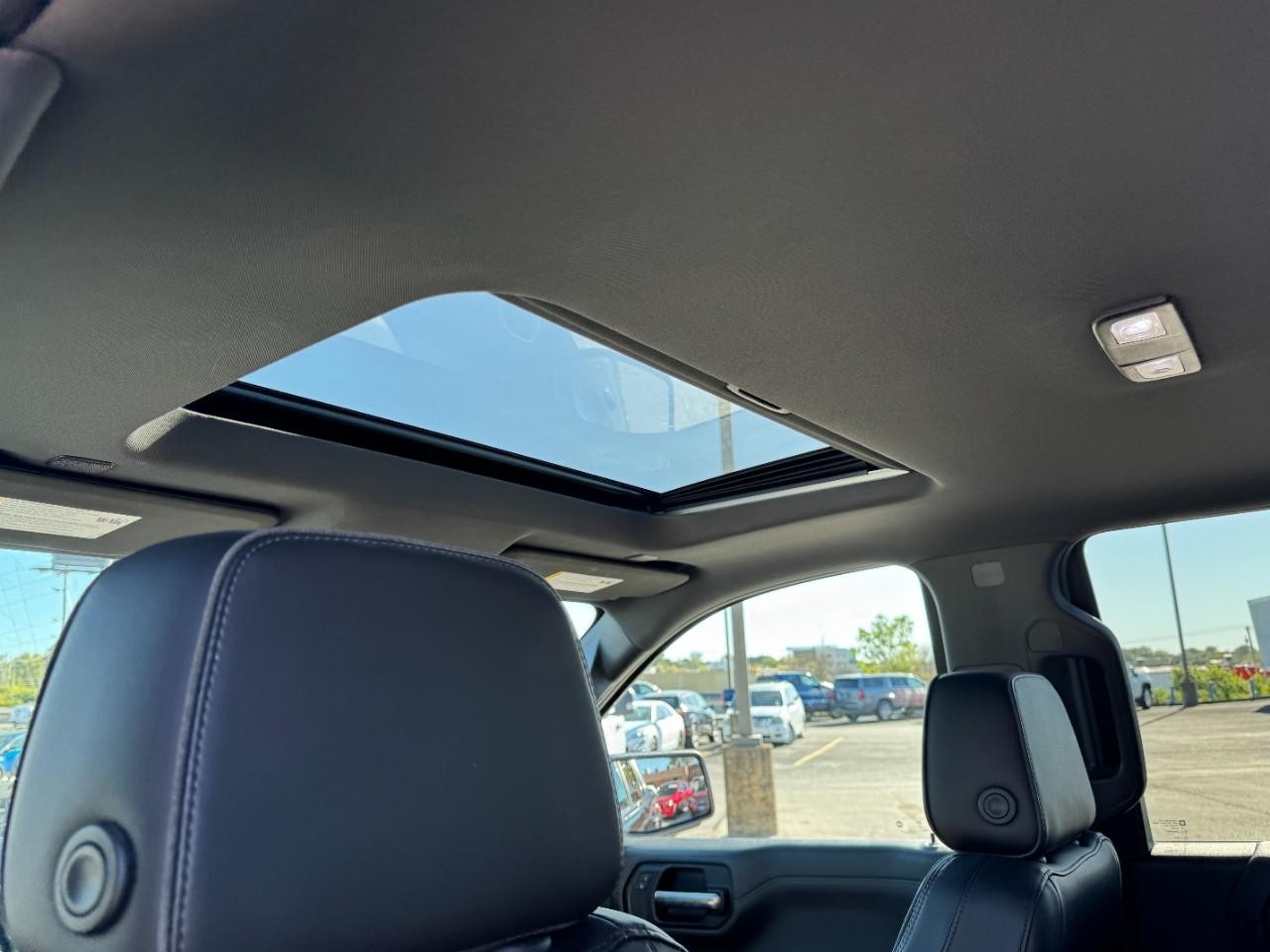 Chevrolet Silverado 1500 Vehicle Full-screen Gallery Image 11