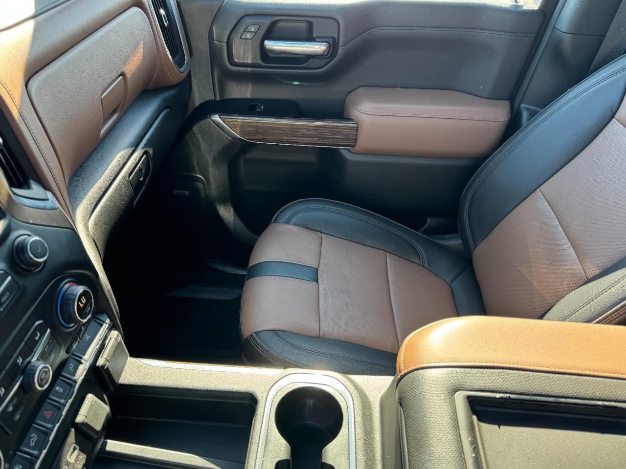 Chevrolet Silverado 1500 Vehicle Full-screen Gallery Image 14