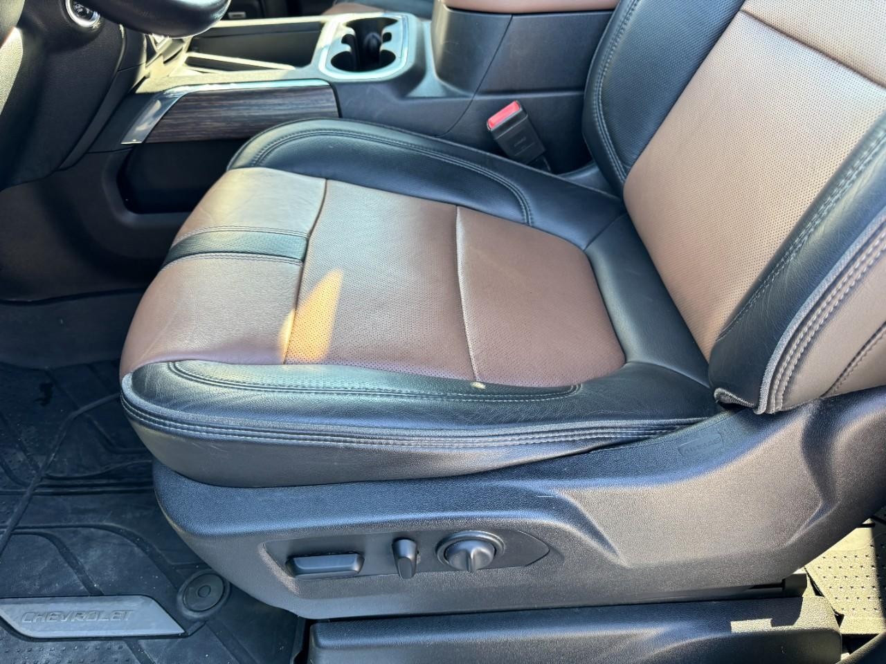 Chevrolet Silverado 1500 Vehicle Full-screen Gallery Image 15