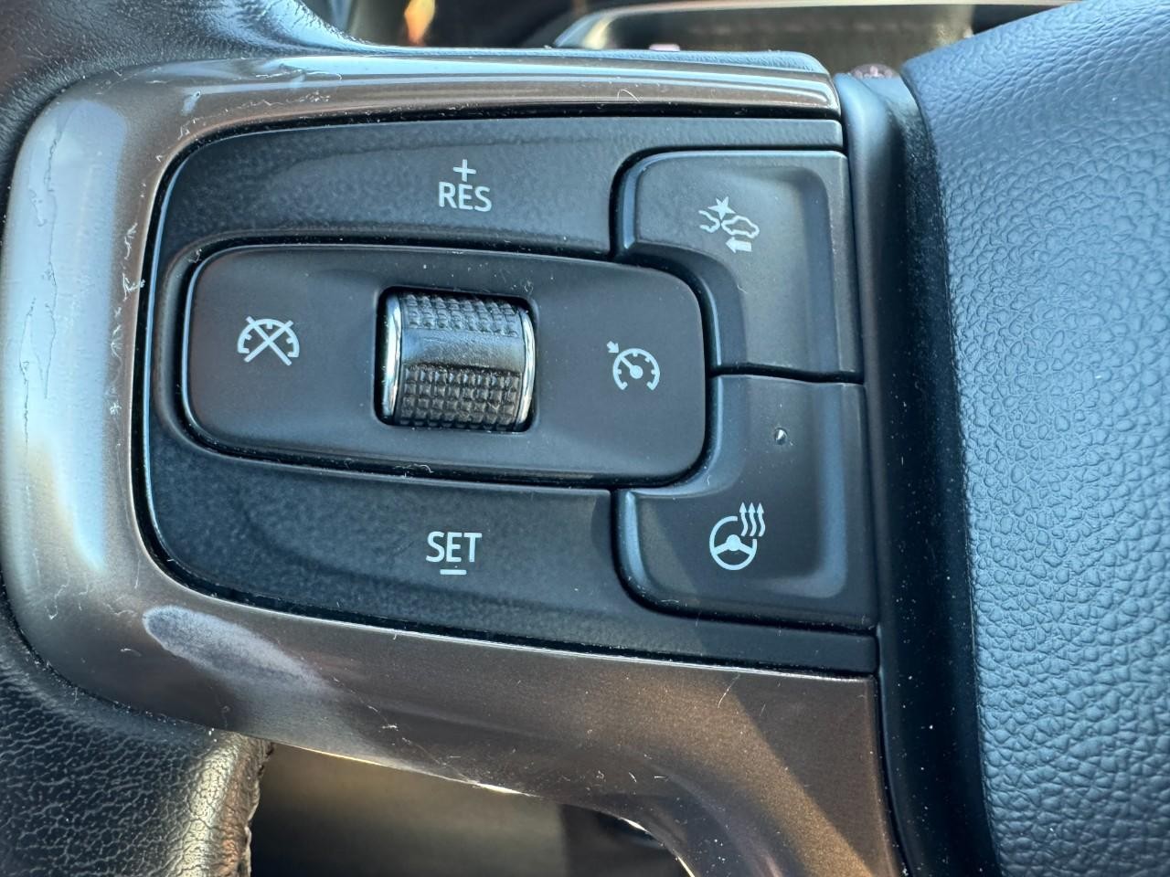 Chevrolet Silverado 1500 Vehicle Full-screen Gallery Image 18