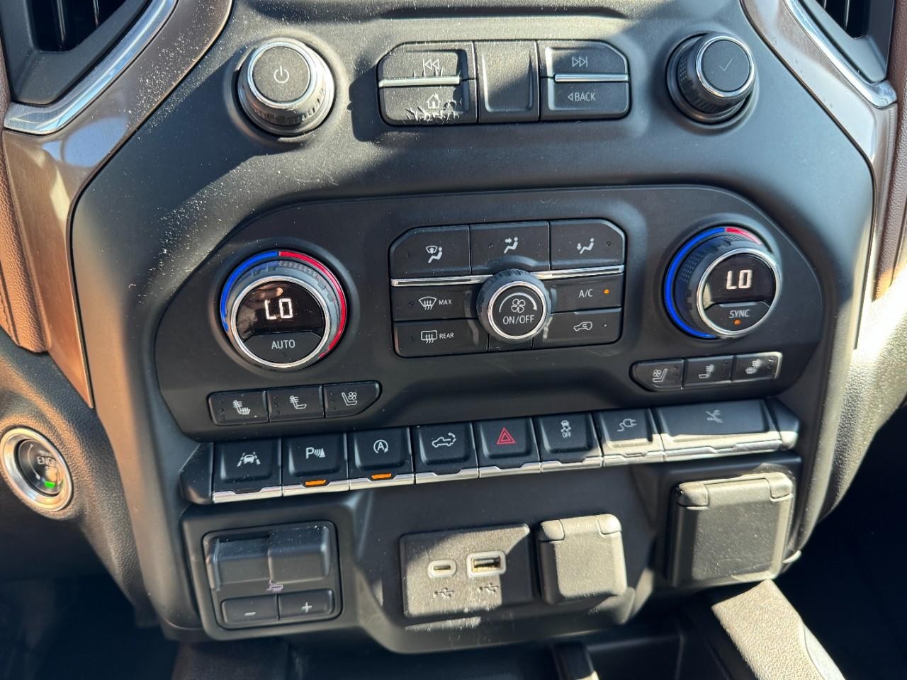 Chevrolet Silverado 1500 Vehicle Full-screen Gallery Image 20