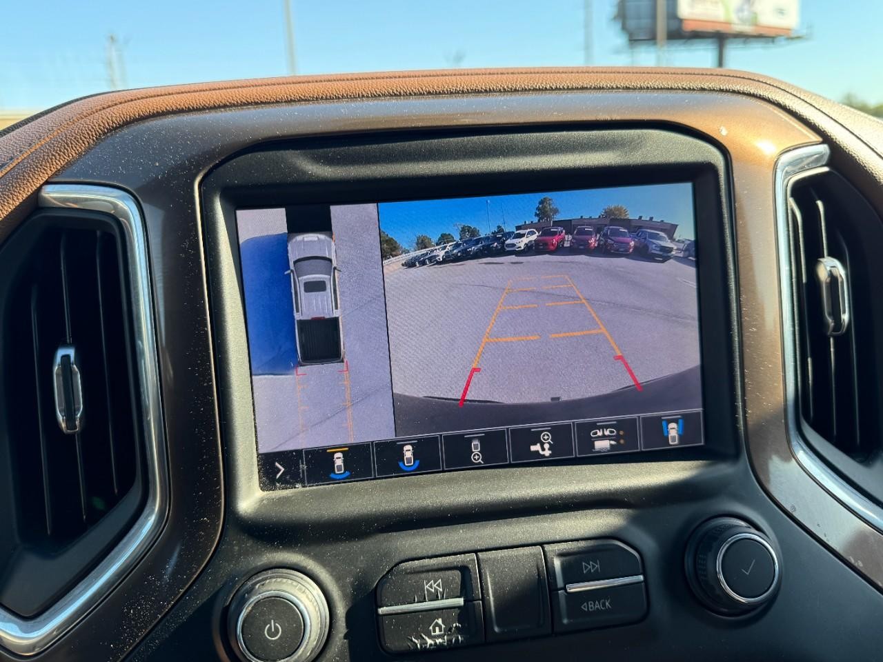 Chevrolet Silverado 1500 Vehicle Full-screen Gallery Image 23