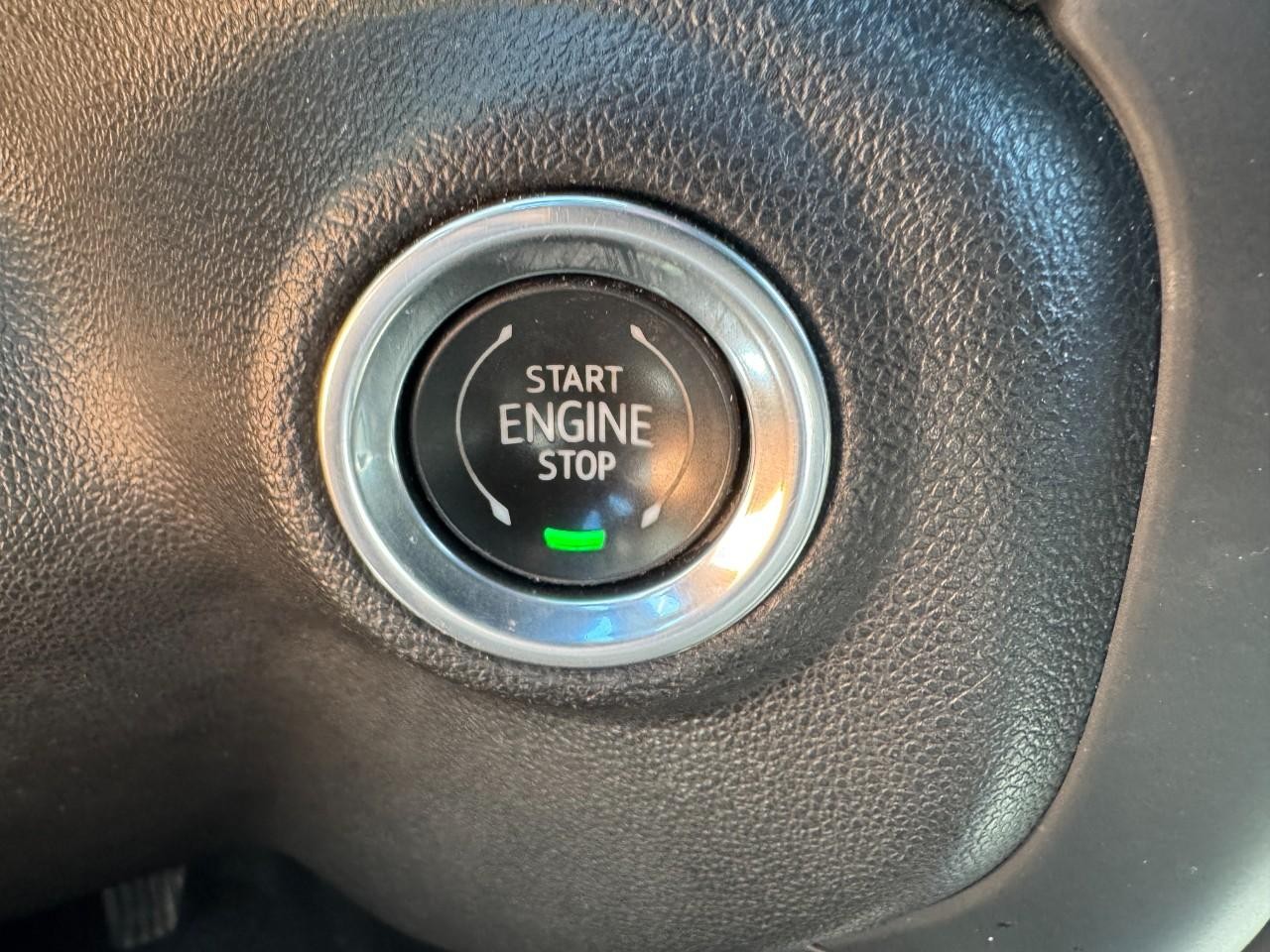 Chevrolet Silverado 1500 Vehicle Full-screen Gallery Image 24