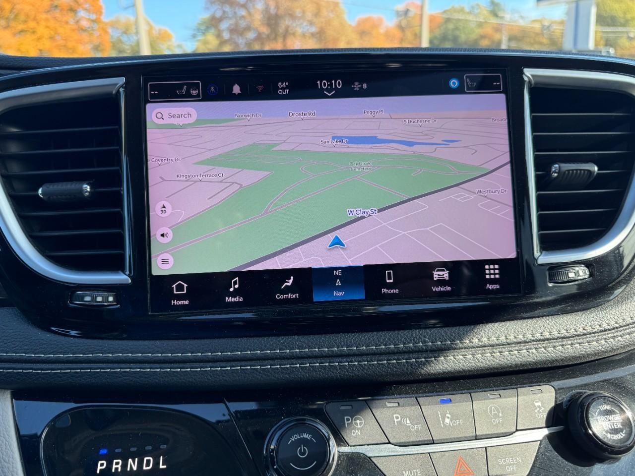 Chrysler Pacifica Vehicle Full-screen Gallery Image 22