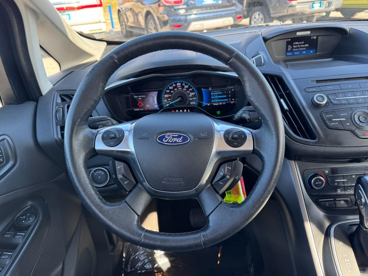 Ford C-Max Hybrid Vehicle Full-screen Gallery Image 12