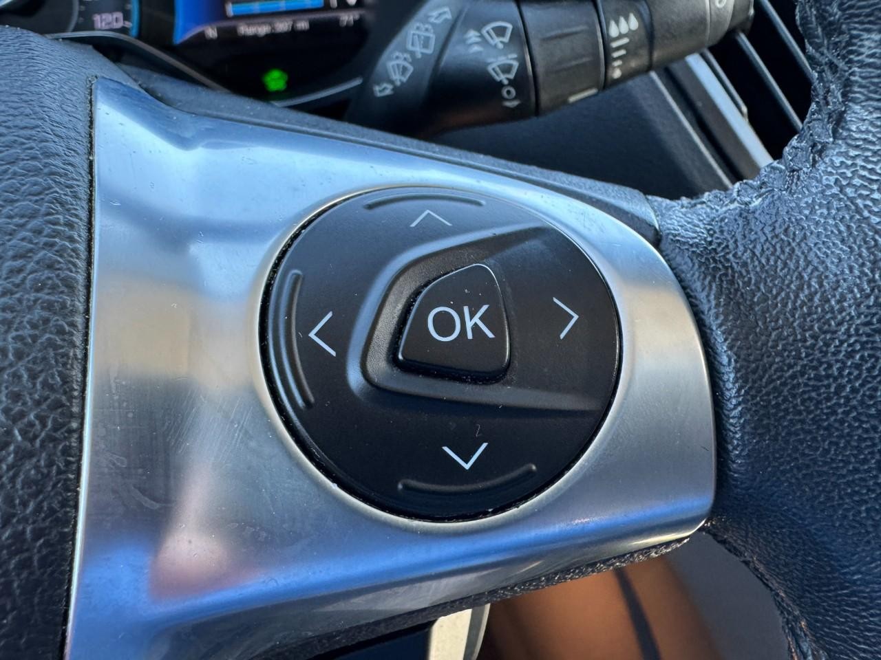 Ford C-Max Hybrid Vehicle Full-screen Gallery Image 17