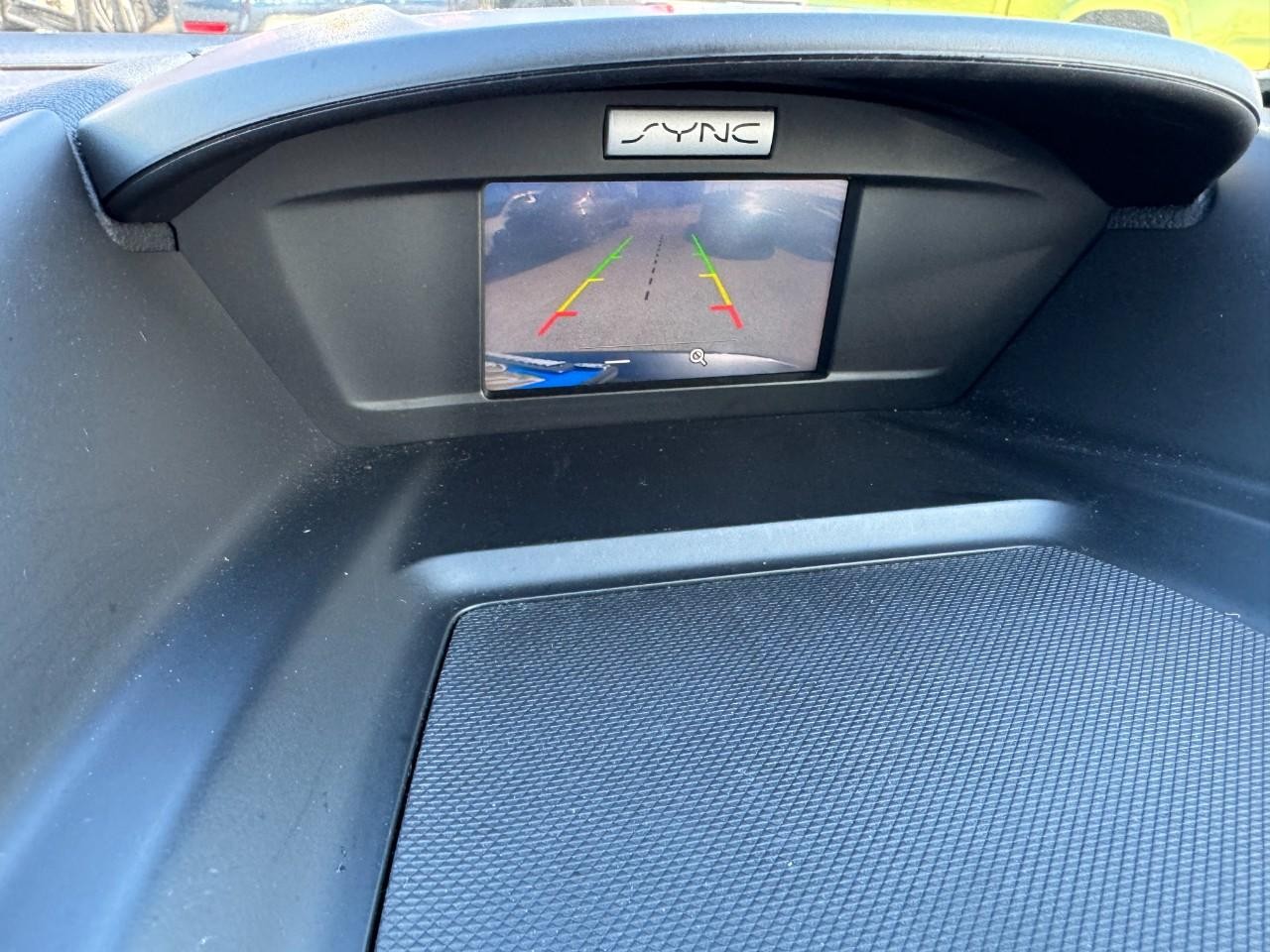 Ford C-Max Hybrid Vehicle Full-screen Gallery Image 21