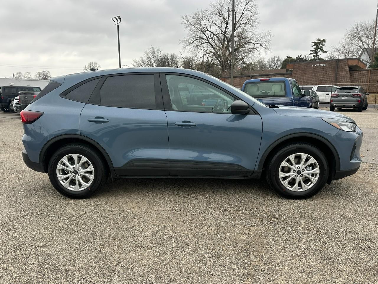 View vehicle photo 2