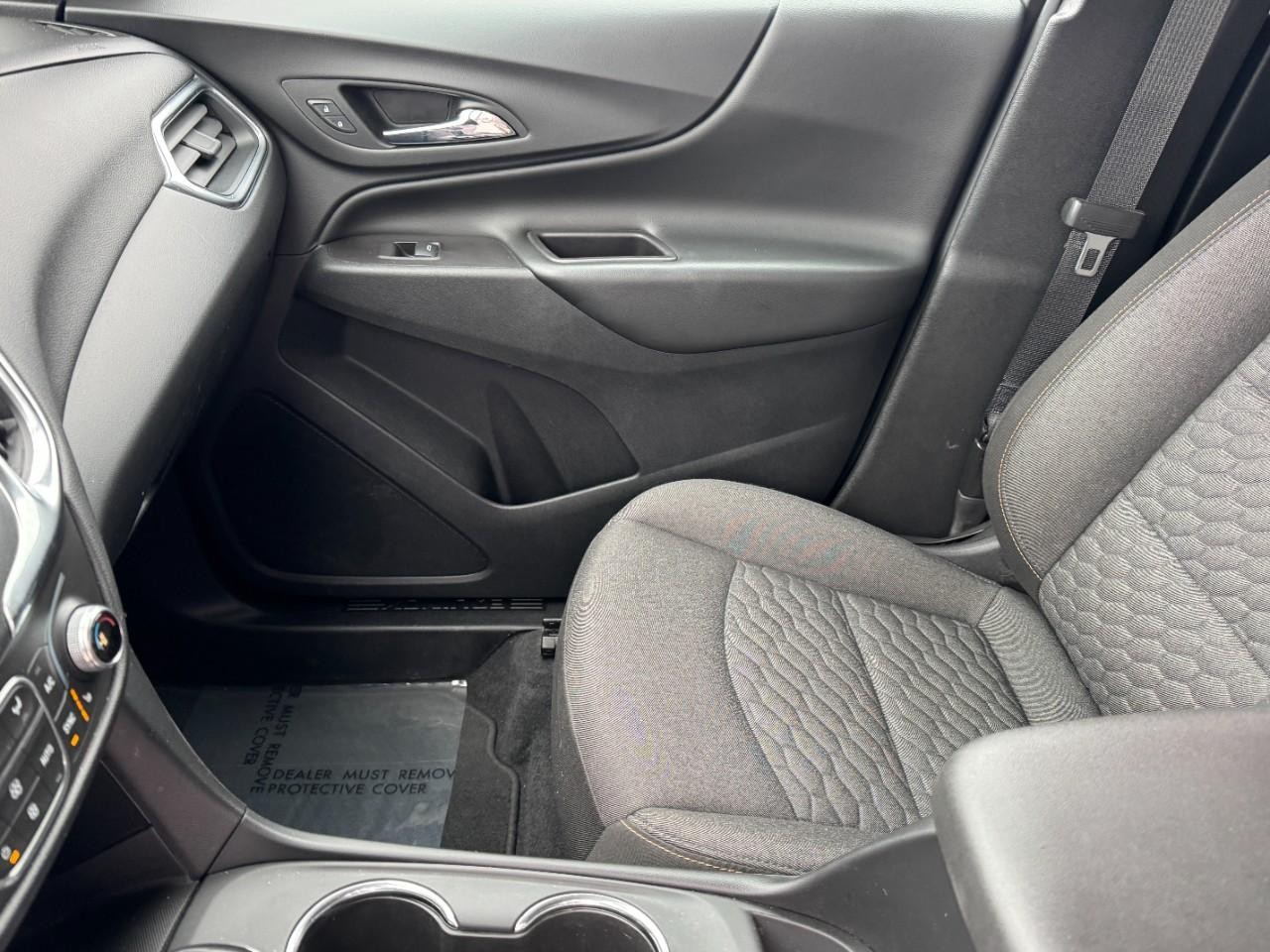 Chevrolet Equinox Vehicle Full-screen Gallery Image 13