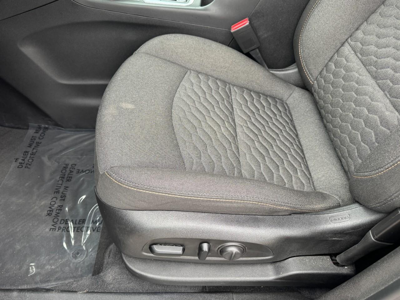 Chevrolet Equinox Vehicle Full-screen Gallery Image 14