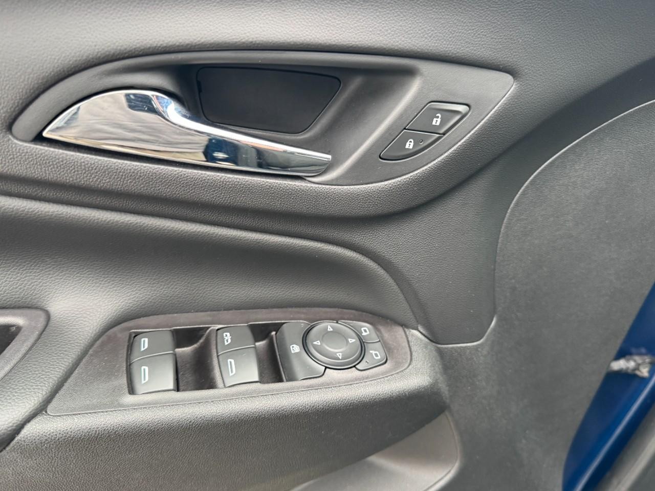 Chevrolet Equinox Vehicle Full-screen Gallery Image 15