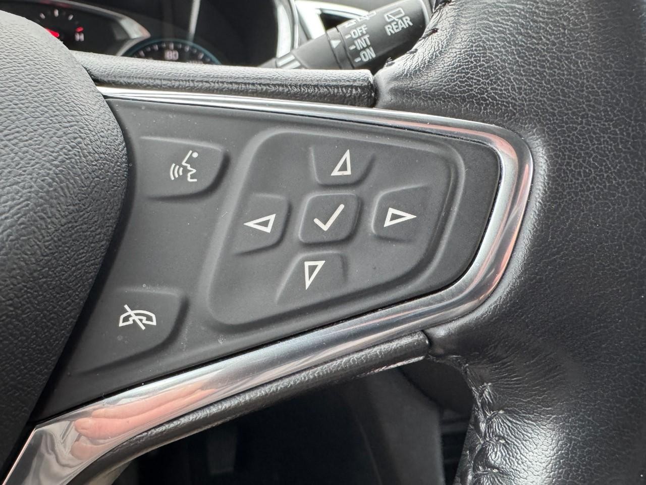 Chevrolet Equinox Vehicle Full-screen Gallery Image 17