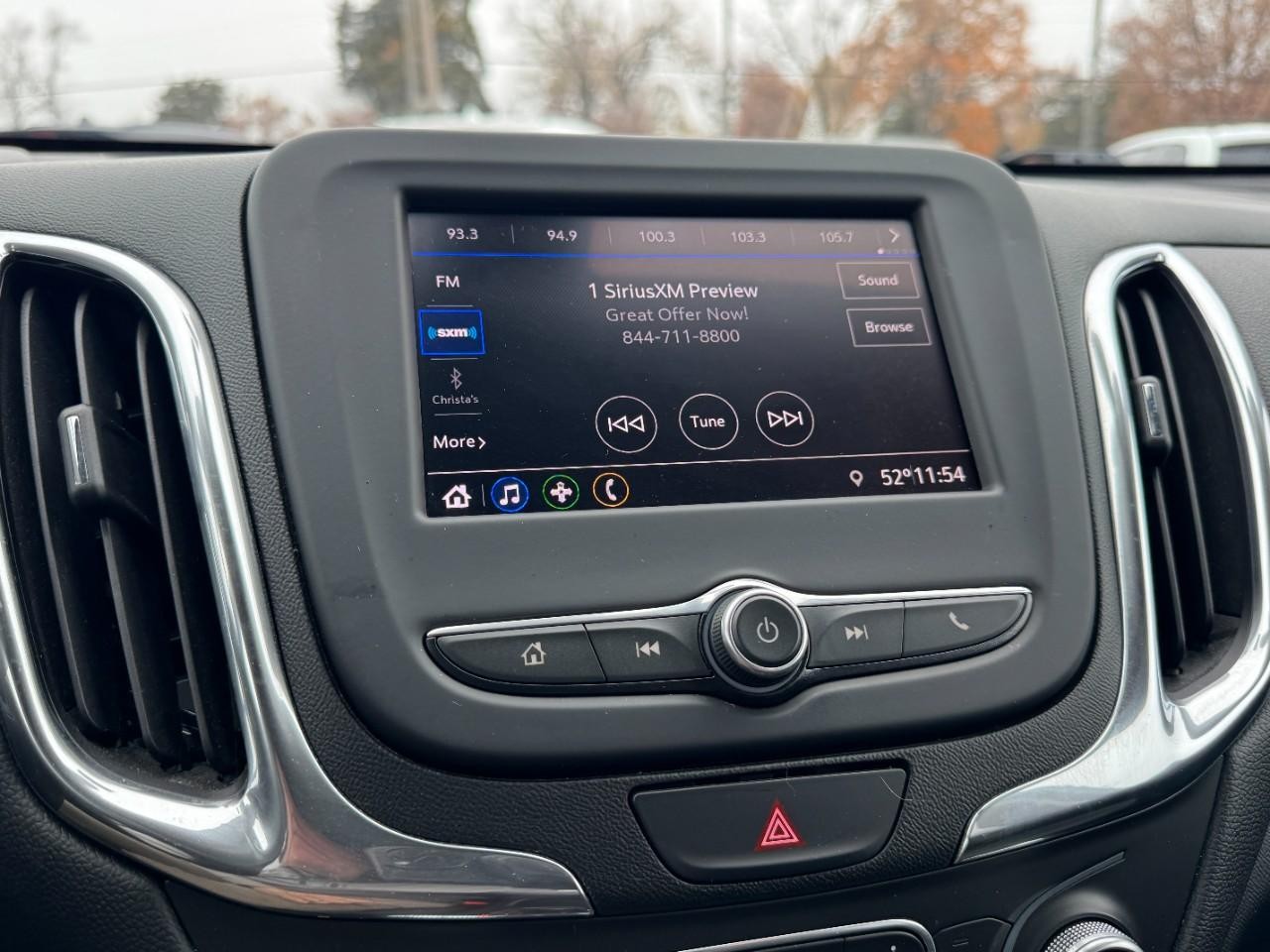 Chevrolet Equinox Vehicle Full-screen Gallery Image 19