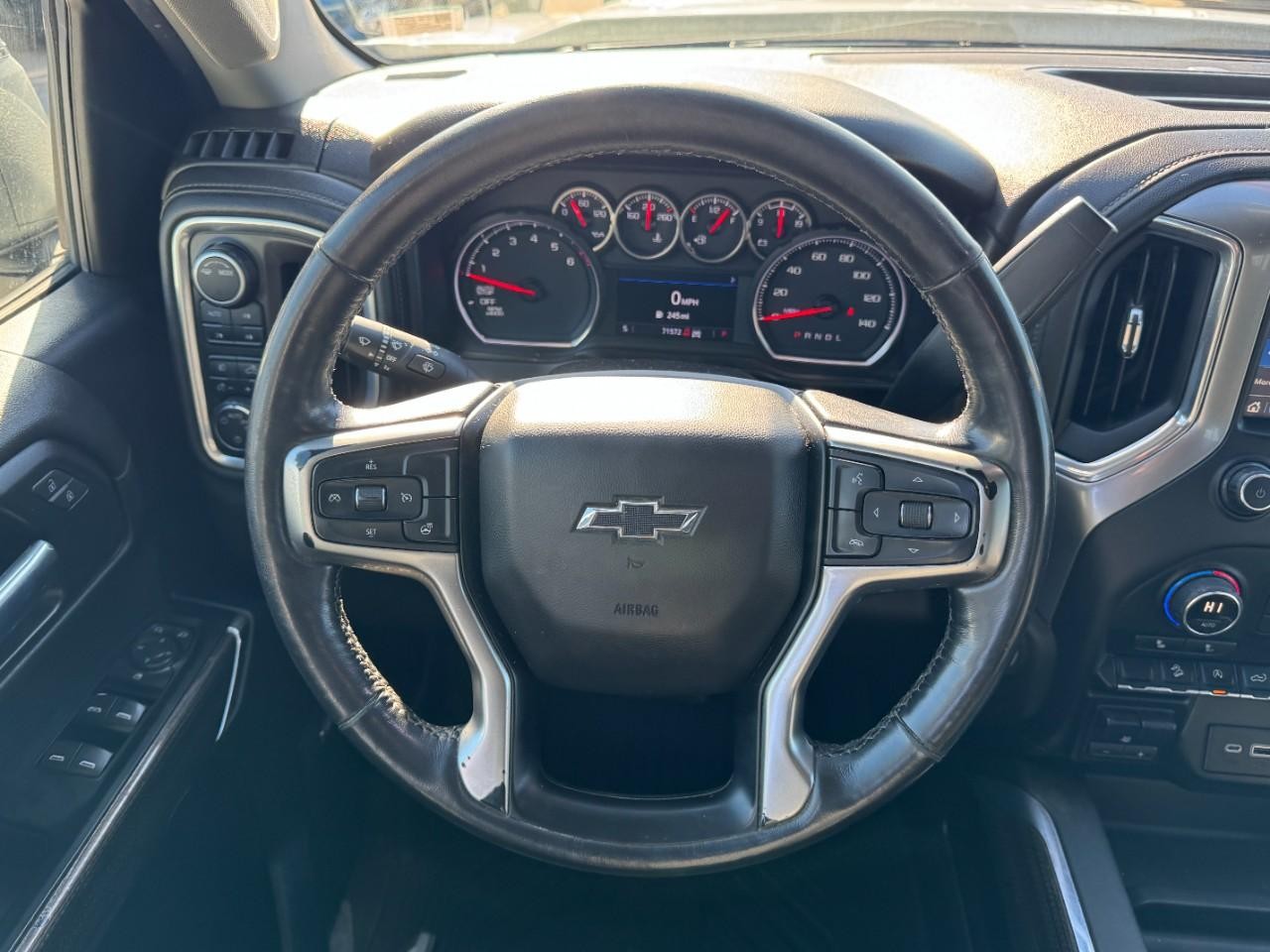 Chevrolet Silverado 1500 Vehicle Full-screen Gallery Image 12