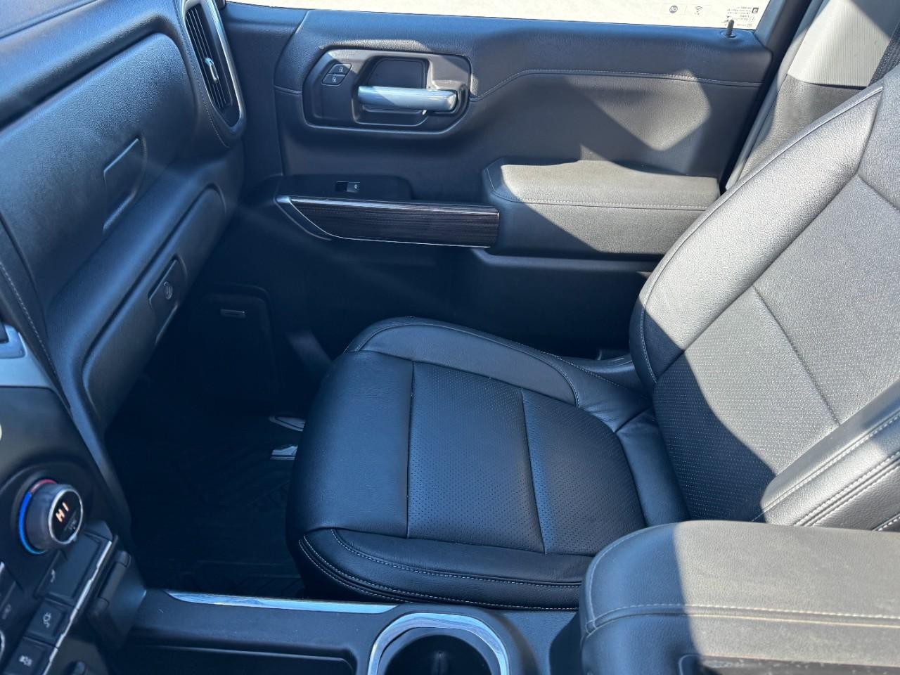 Chevrolet Silverado 1500 Vehicle Full-screen Gallery Image 13