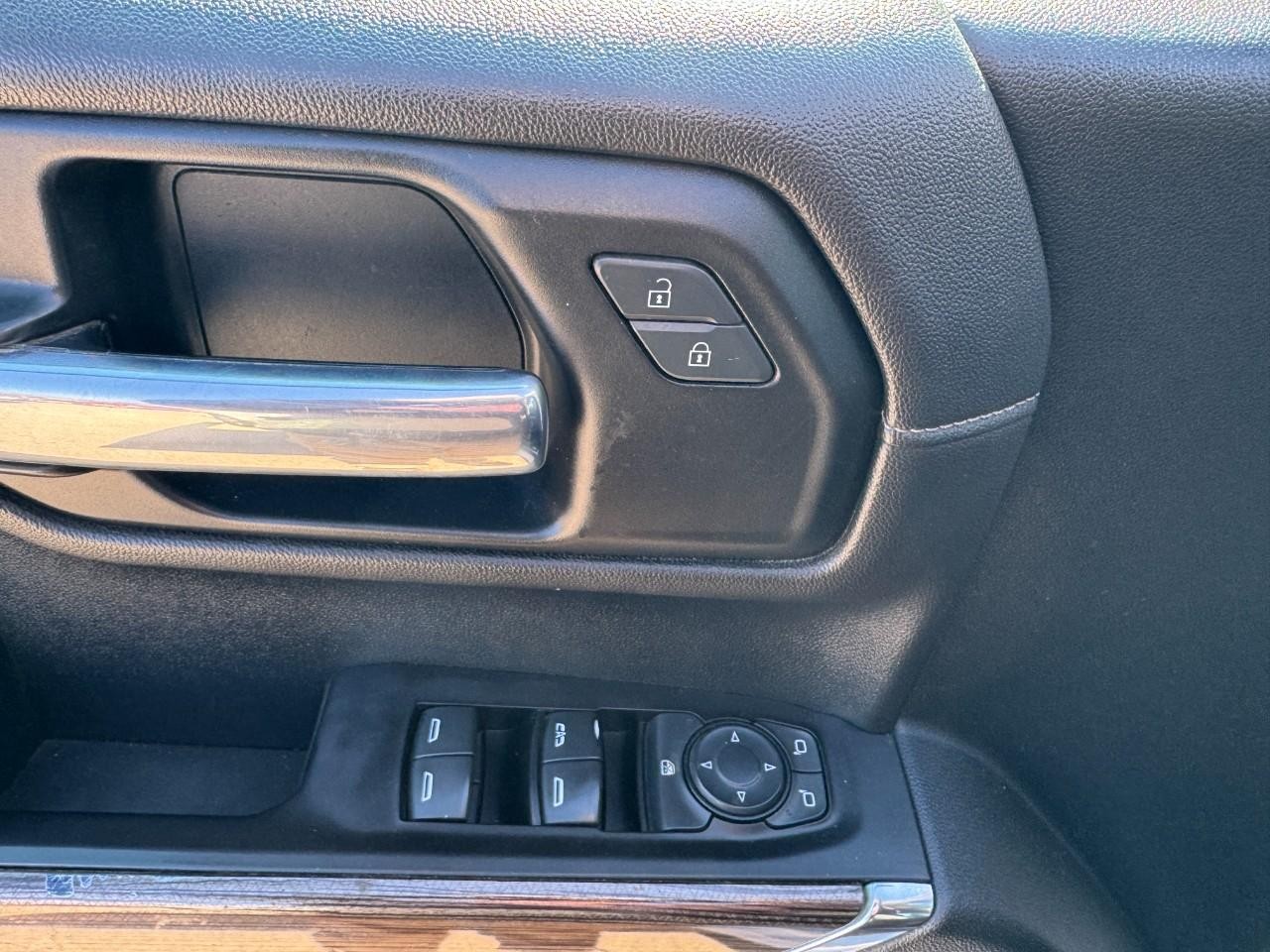 Chevrolet Silverado 1500 Vehicle Full-screen Gallery Image 15