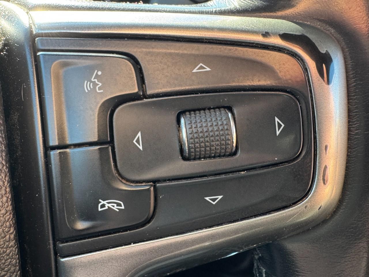 Chevrolet Silverado 1500 Vehicle Full-screen Gallery Image 18