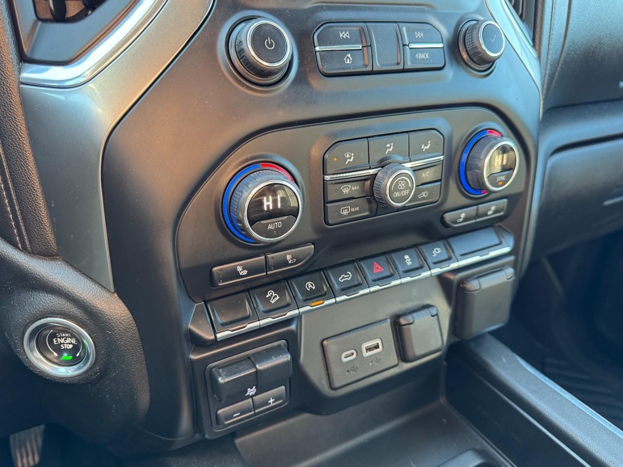 Chevrolet Silverado 1500 Vehicle Full-screen Gallery Image 19