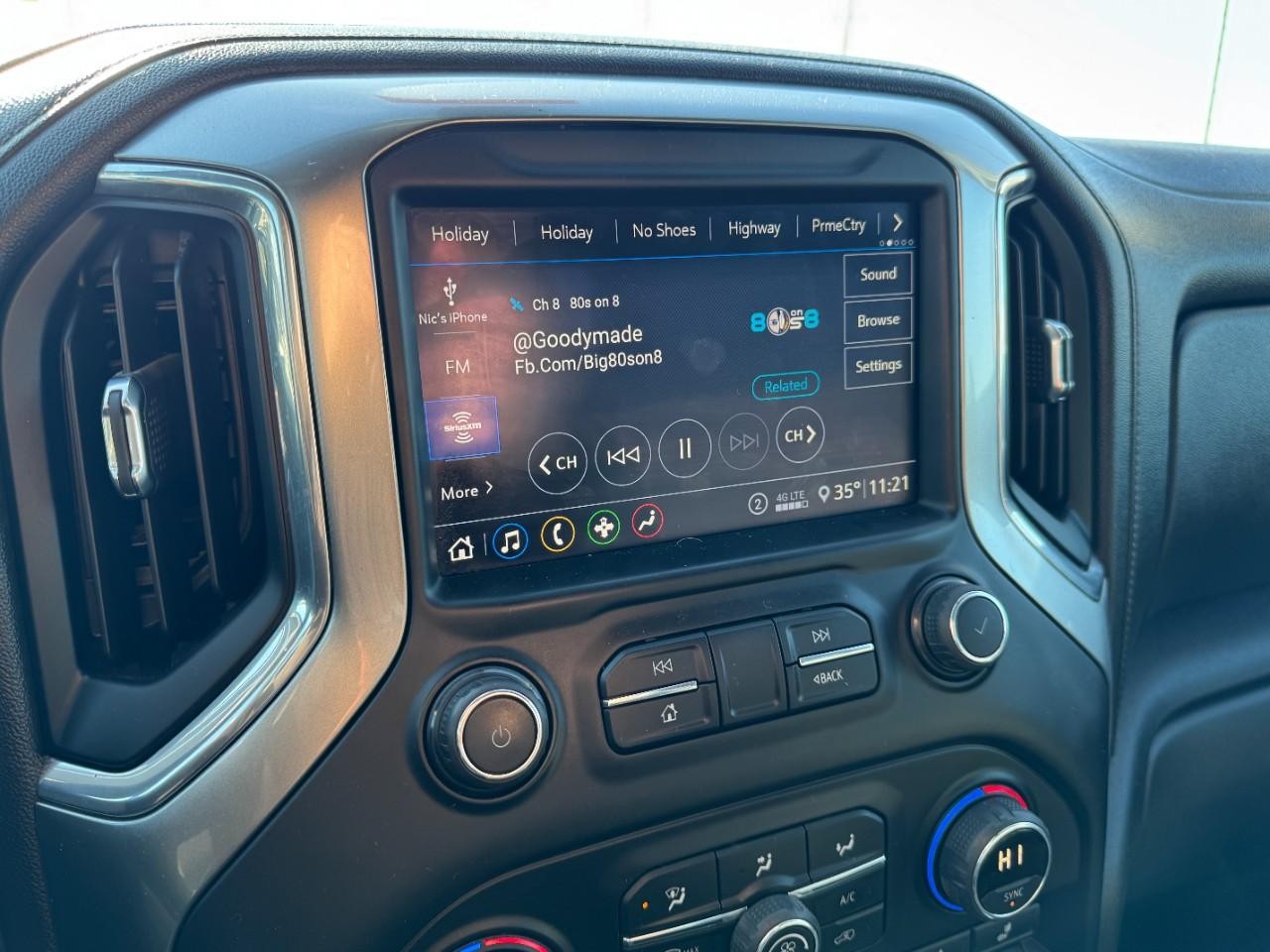 Chevrolet Silverado 1500 Vehicle Full-screen Gallery Image 20