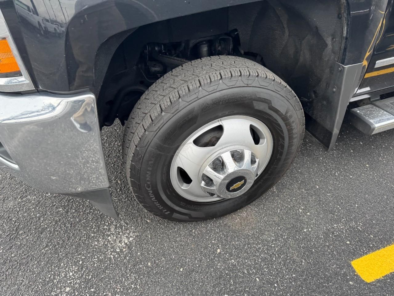 Chevrolet Silverado 3500HD Vehicle Full-screen Gallery Image 04