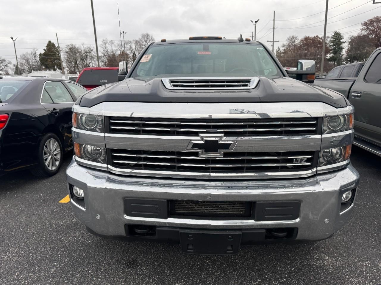 Chevrolet Silverado 3500HD Vehicle Full-screen Gallery Image 07
