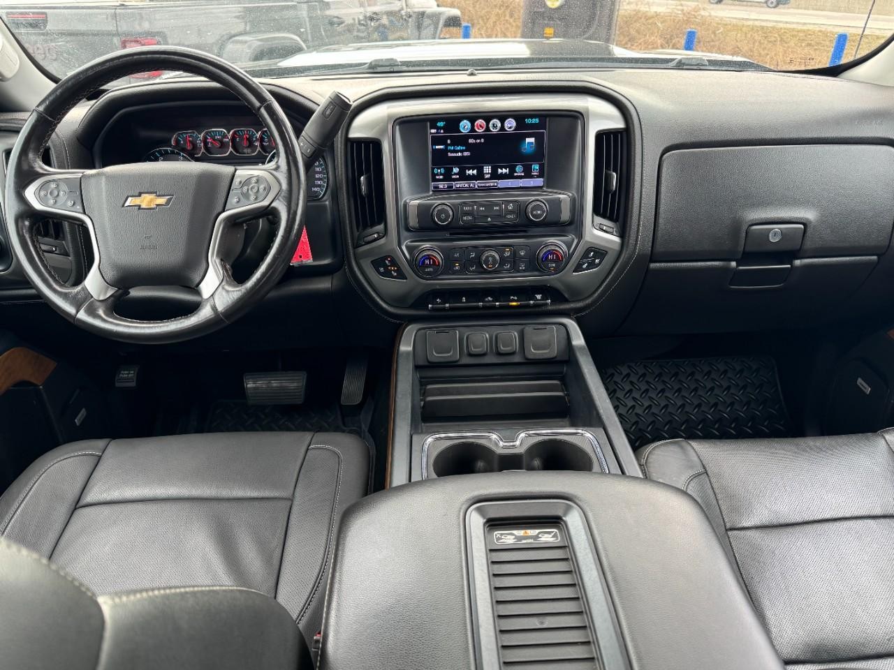 Chevrolet Silverado 3500HD Vehicle Full-screen Gallery Image 12