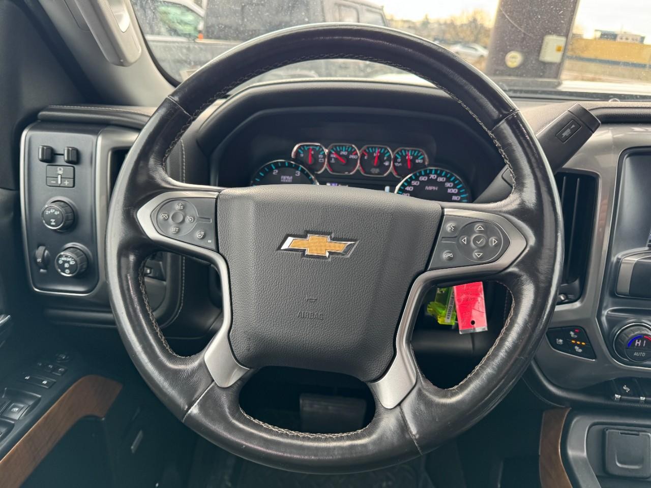 Chevrolet Silverado 3500HD Vehicle Full-screen Gallery Image 13