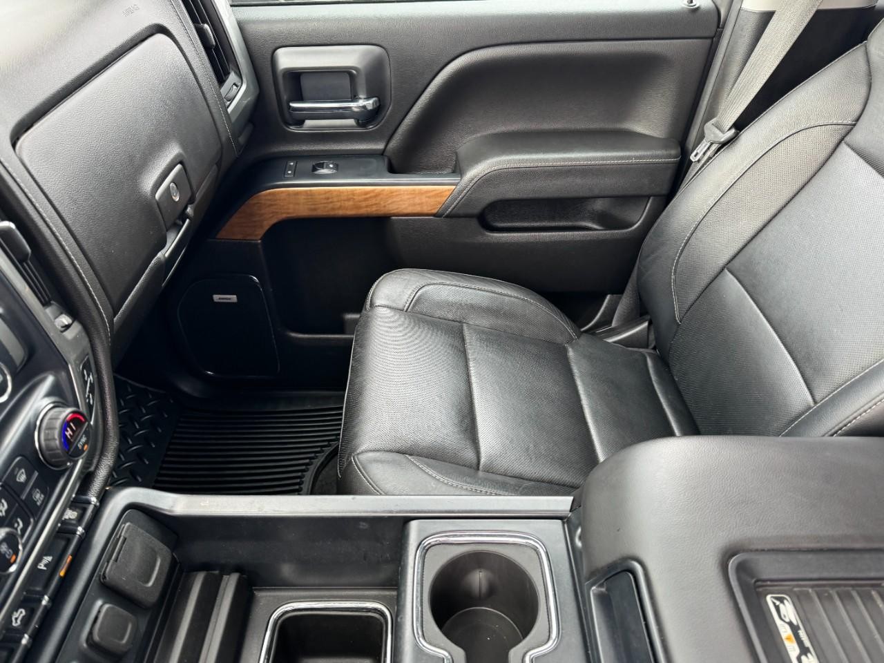 Chevrolet Silverado 3500HD Vehicle Full-screen Gallery Image 14