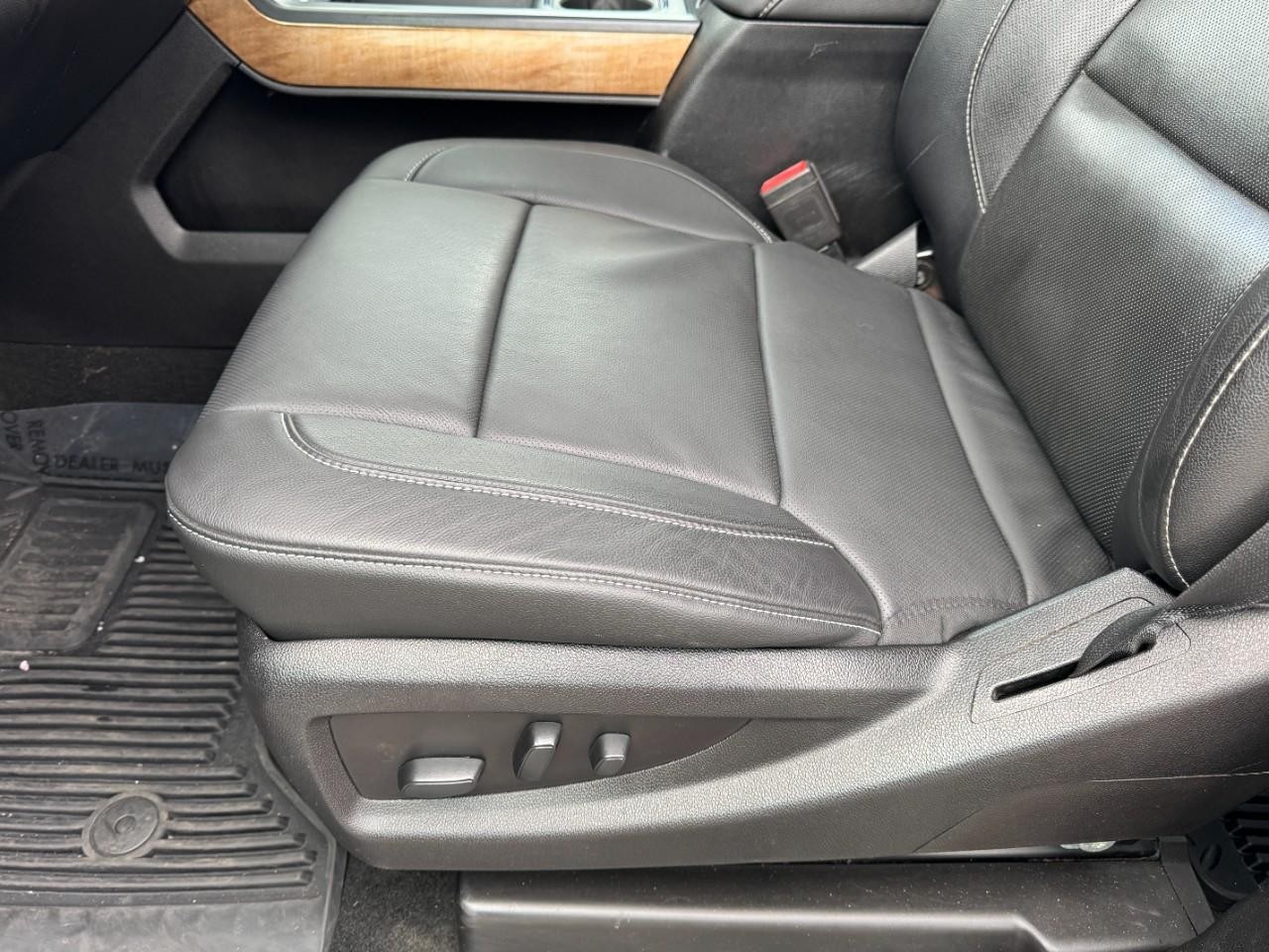 Chevrolet Silverado 3500HD Vehicle Full-screen Gallery Image 15