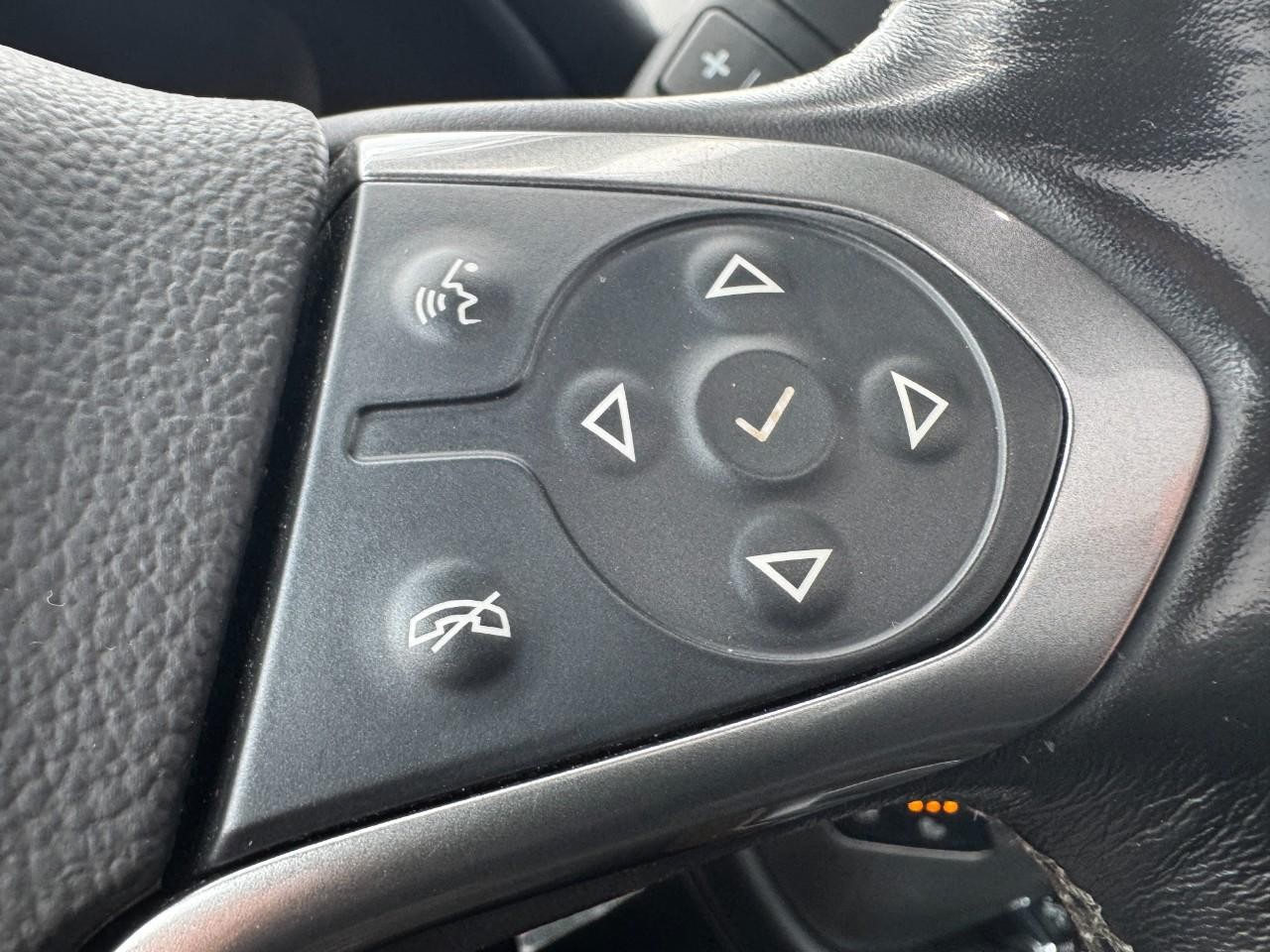 Chevrolet Silverado 3500HD Vehicle Full-screen Gallery Image 19