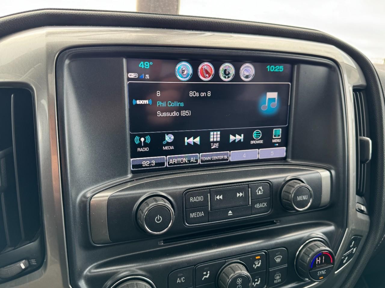 Chevrolet Silverado 3500HD Vehicle Full-screen Gallery Image 21