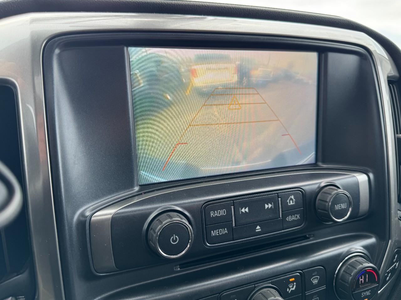 Chevrolet Silverado 3500HD Vehicle Full-screen Gallery Image 23