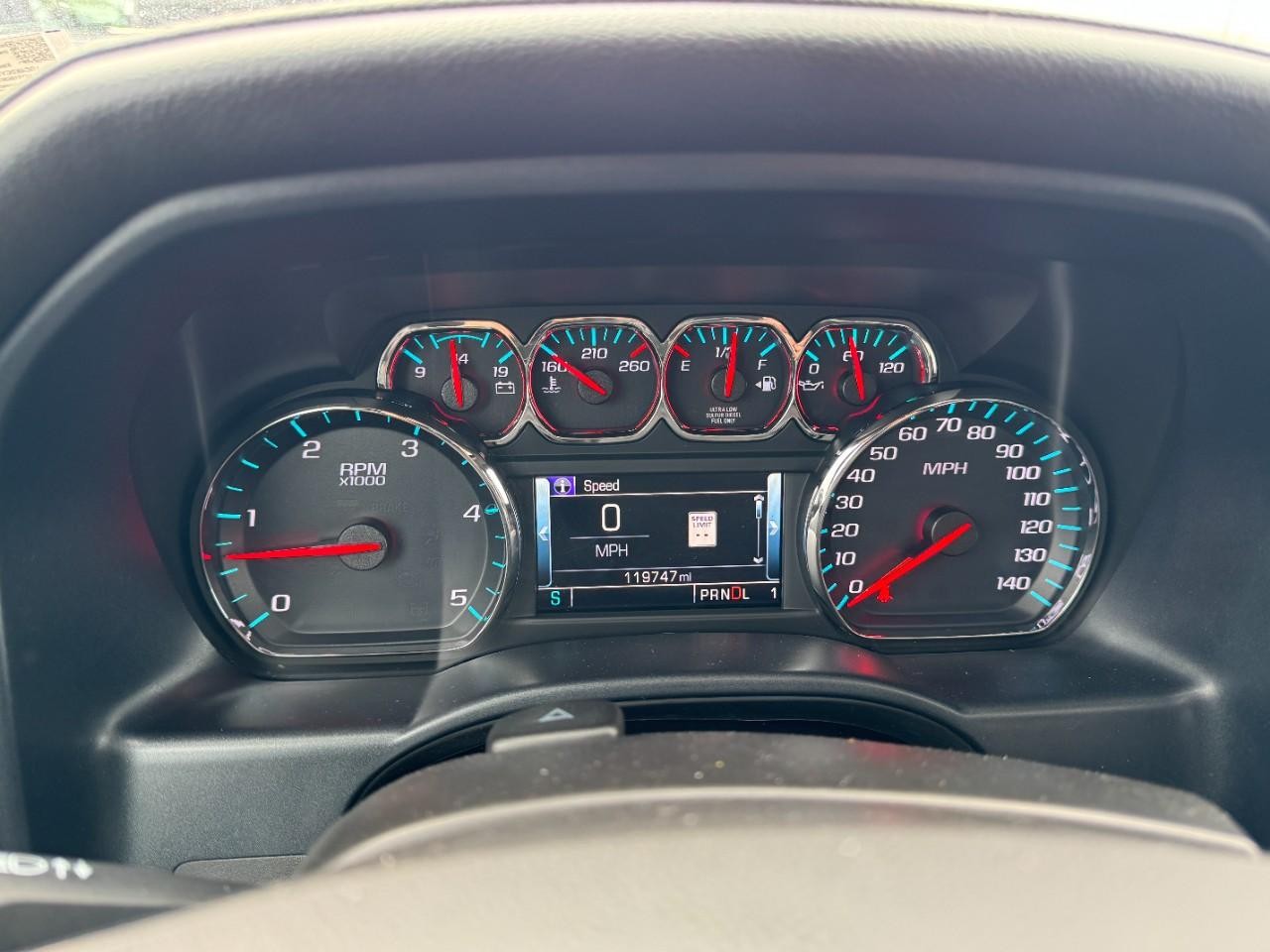 Chevrolet Silverado 3500HD Vehicle Full-screen Gallery Image 24