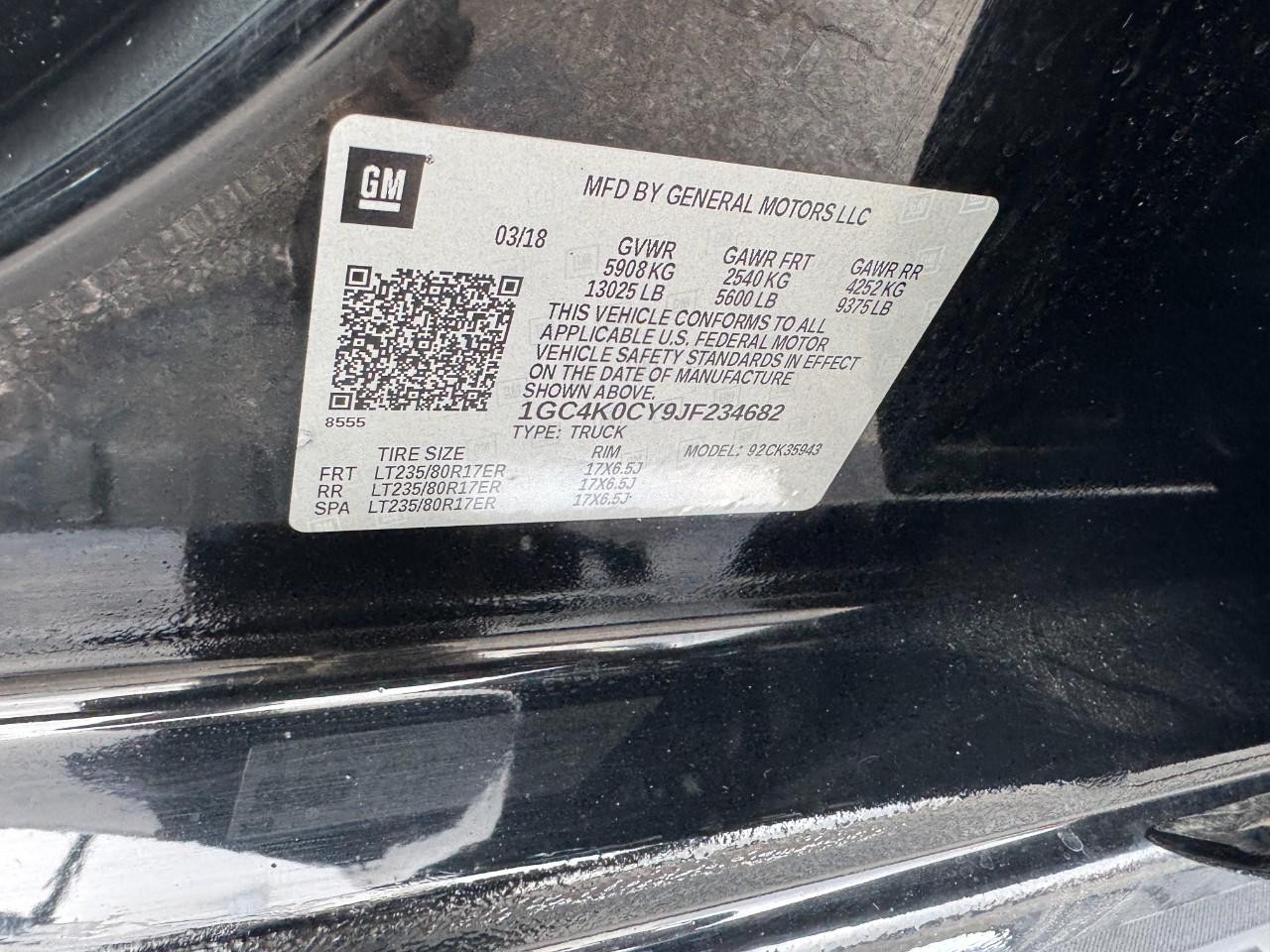 Chevrolet Silverado 3500HD Vehicle Full-screen Gallery Image 25