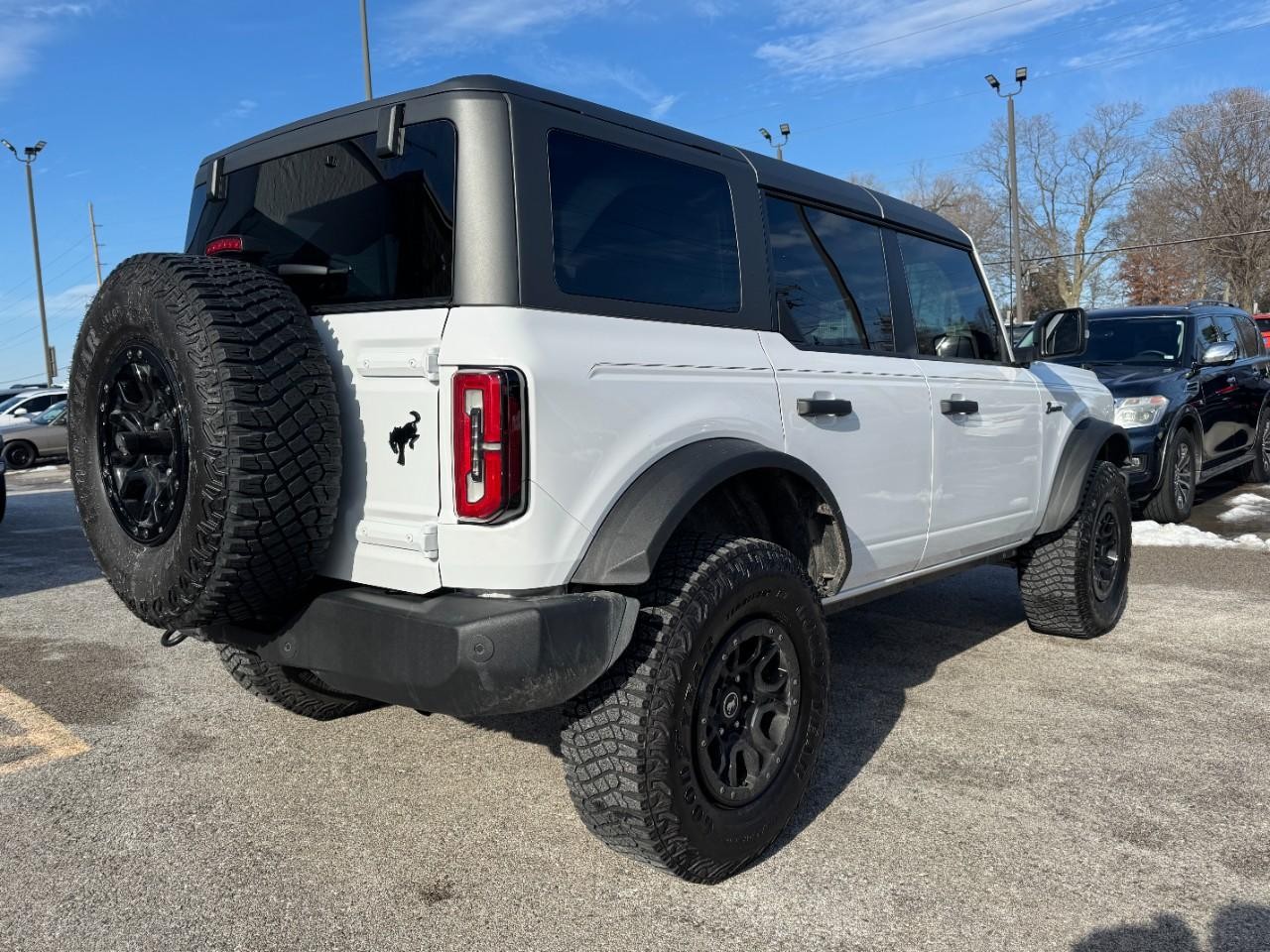 Ford Bronco Vehicle Full-screen Gallery Image 03