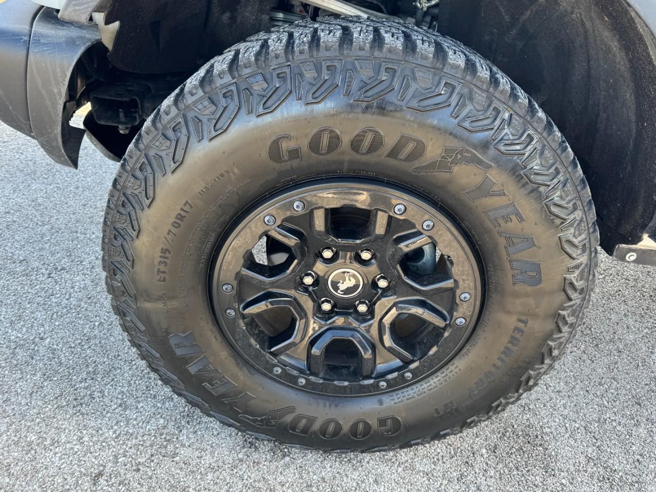 Ford Bronco Vehicle Full-screen Gallery Image 07