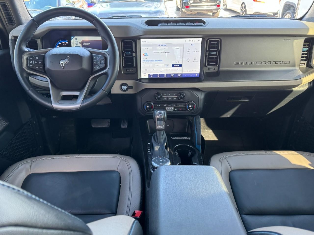 Ford Bronco Vehicle Full-screen Gallery Image 11