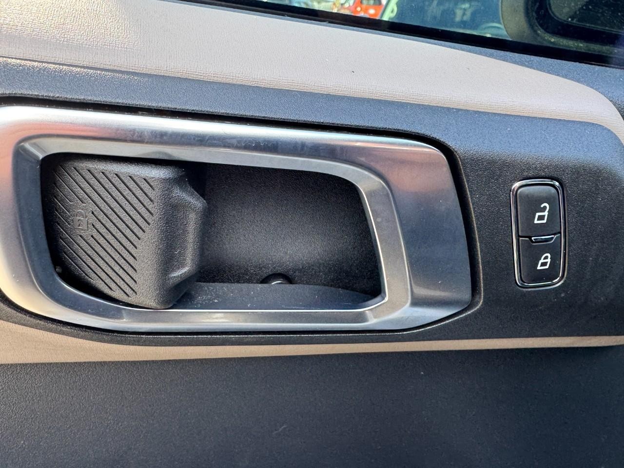 Ford Bronco Vehicle Full-screen Gallery Image 16